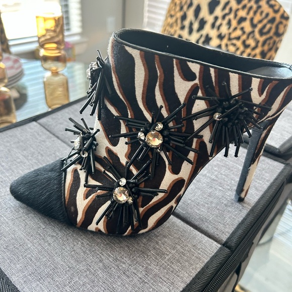 I Am Jenifer Le Women’s Zebra Print Slip On Ankle Mules - Size 10 - Picture 4 of 7